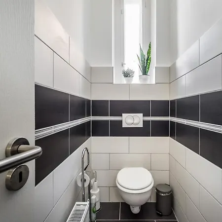 Lejlighed Sun-splashed Retreat In The Heart Of A Vibrant Quarter *