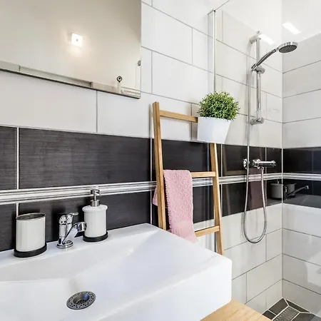 Lejlighed Sun-splashed Retreat In The Heart Of A Vibrant Quarter