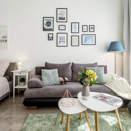 Lejlighed Sun-splashed Retreat In The Heart Of A Vibrant Quarter Budapest