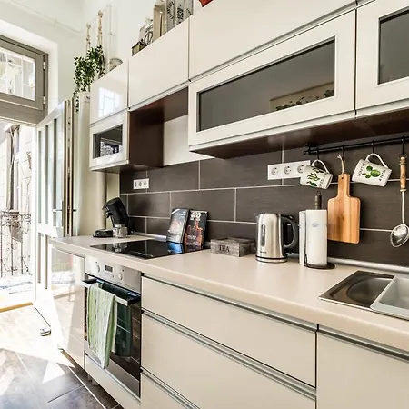 Apartament Sun-splashed Retreat In The Heart Of A Vibrant Quarter
