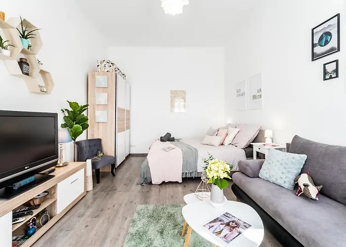 Sun-splashed Retreat In The Heart Of A Vibrant Quarter Apartament