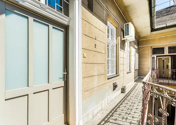 Sun-splashed Retreat In The Heart Of A Vibrant Quarter *