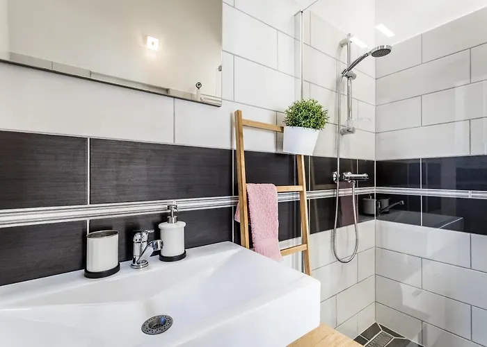 Apartament Sun-splashed Retreat In The Heart Of A Vibrant Quarter